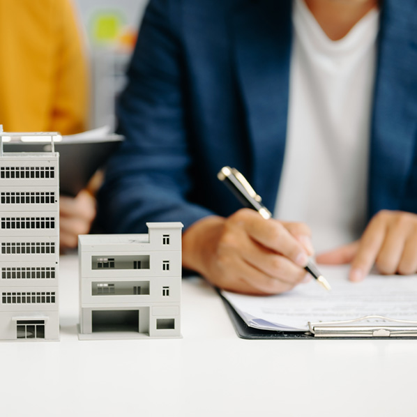 real estate agents offer contracts and advice